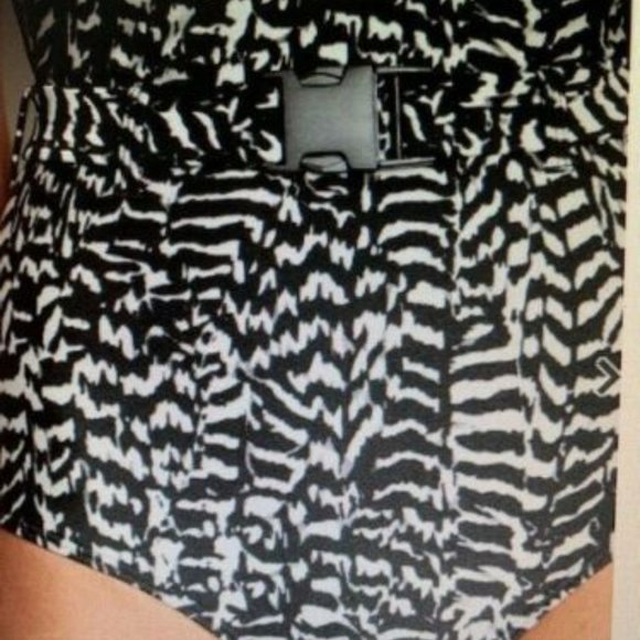Curves Black Animal Print Belted Swimsuit w/adjustable strap (Never Worn) - Picture 6 of 7